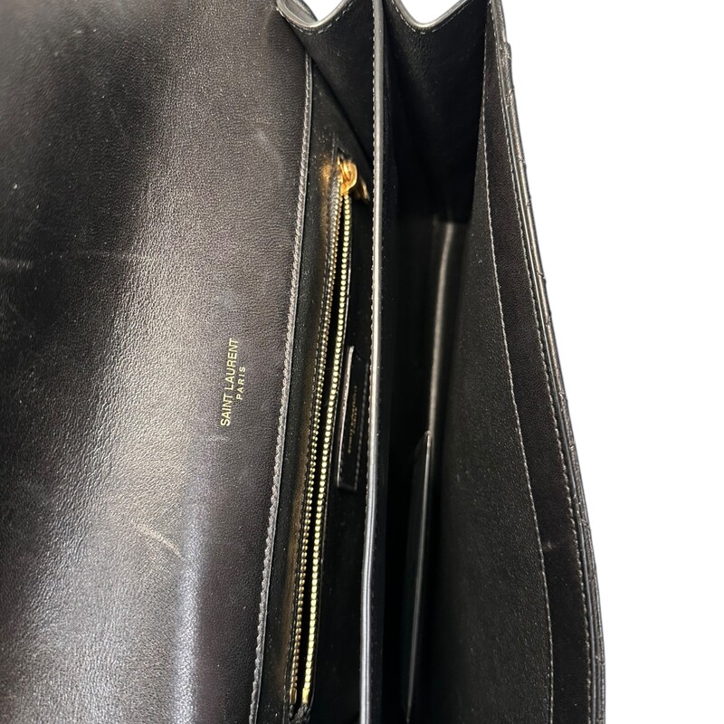 Saint Laurent Gaby Leather Bag<br />
Style code: PLB668863.0221<br />
Dimensions: 10Lx 8 H<br />
Some minor scratches in the interior<br />
Comes with original box and dust bag.<br />
In great condition.