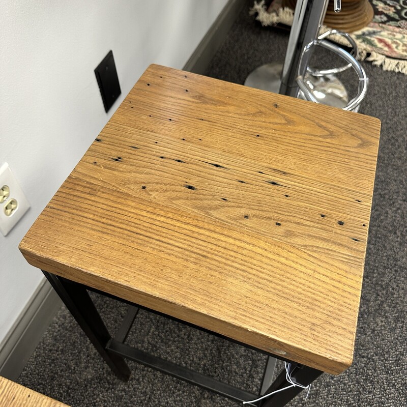 Vermont Wood/Metal Stools, Sold as a PAIR.
Size: Counter Height, 25in Seat