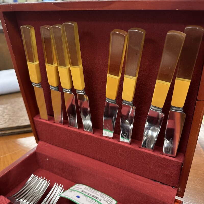 48-piece Two-Tone Bakelite Flatware, with 8 place settings total. Includes the storage chest. Beautiful vintage set.