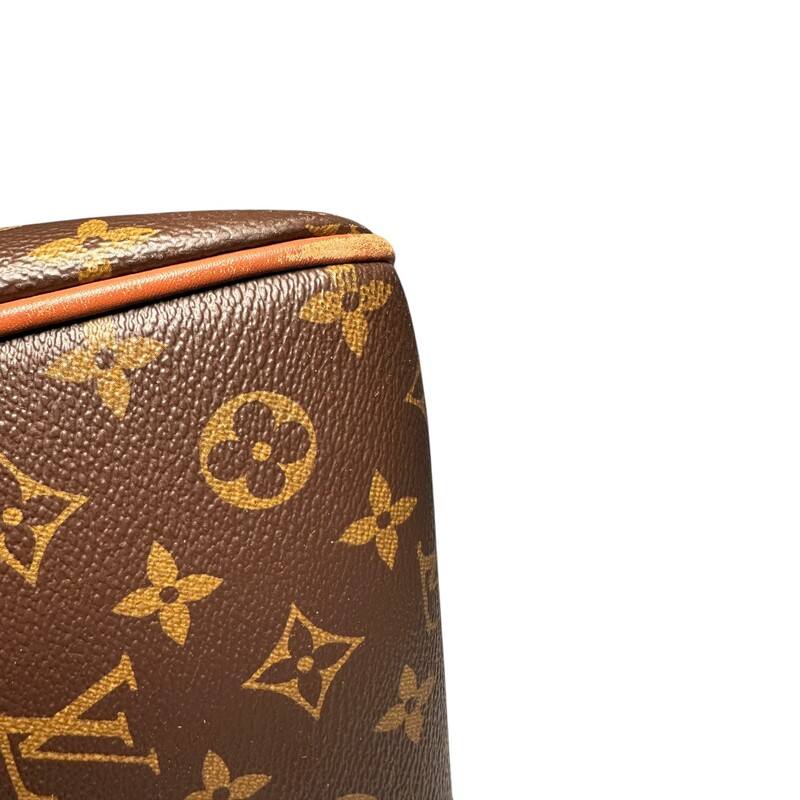 Louis Vuitton Dauphine Hobo MM Reverse<br />
<br />
Date Code: DU1260<br />
<br />
Dimensions:<br />
Base length: 12.00 in<br />
Height: 10.50 in<br />
Width: 5.50 in<br />
Drop: 7.00 in<br />
Drop: 22.00 in<br />
<br />
Very Good condition. Wear to the hardware and the leather trim.<br />
<br />
Comes with original dust bag. No box.