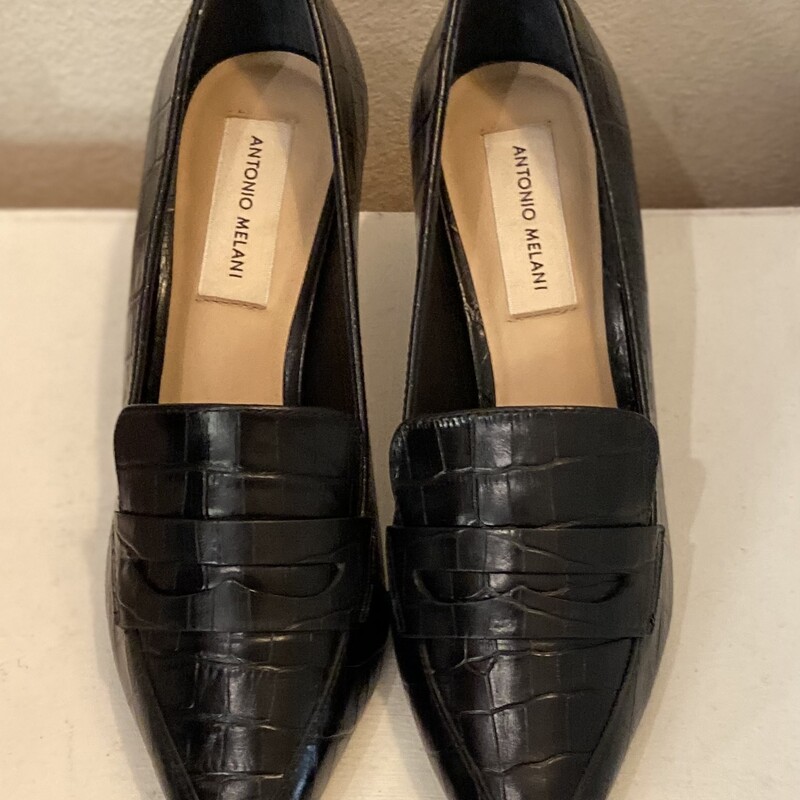 NIB Blk Lthr Heel<br />
Black<br />
Size: 7 R $118