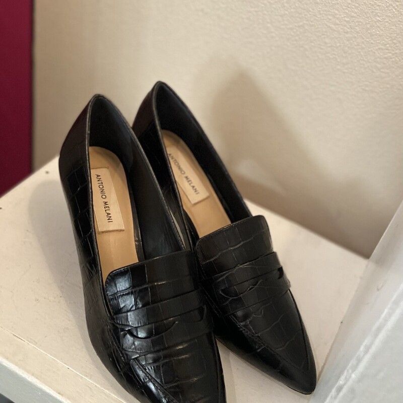 NIB Blk Lthr Heel<br />
Black<br />
Size: 7 R $118