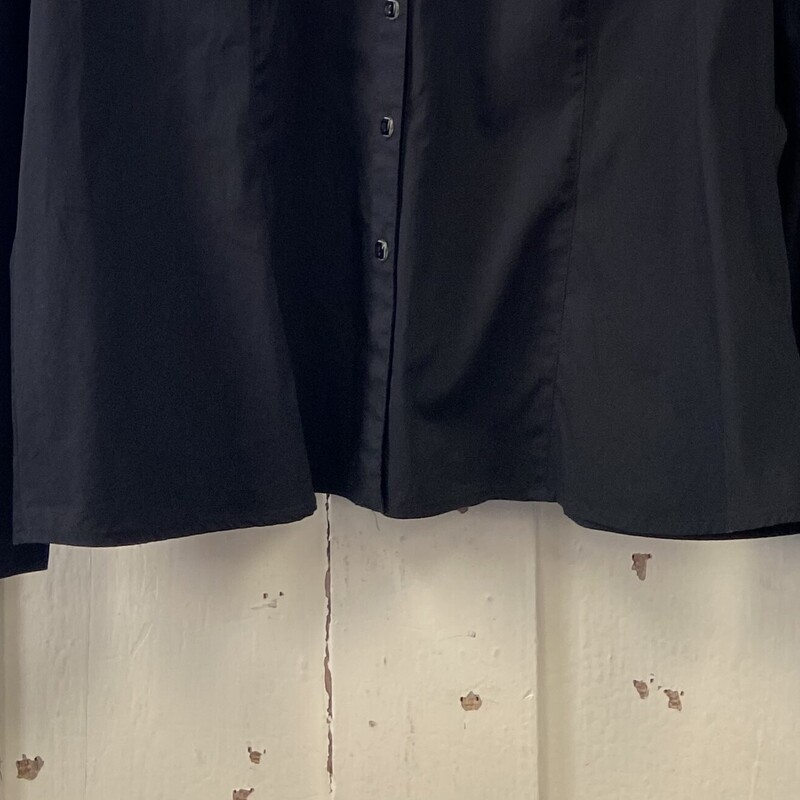 Blk Button Shirt<br />
Black<br />
Size: 1X R $59