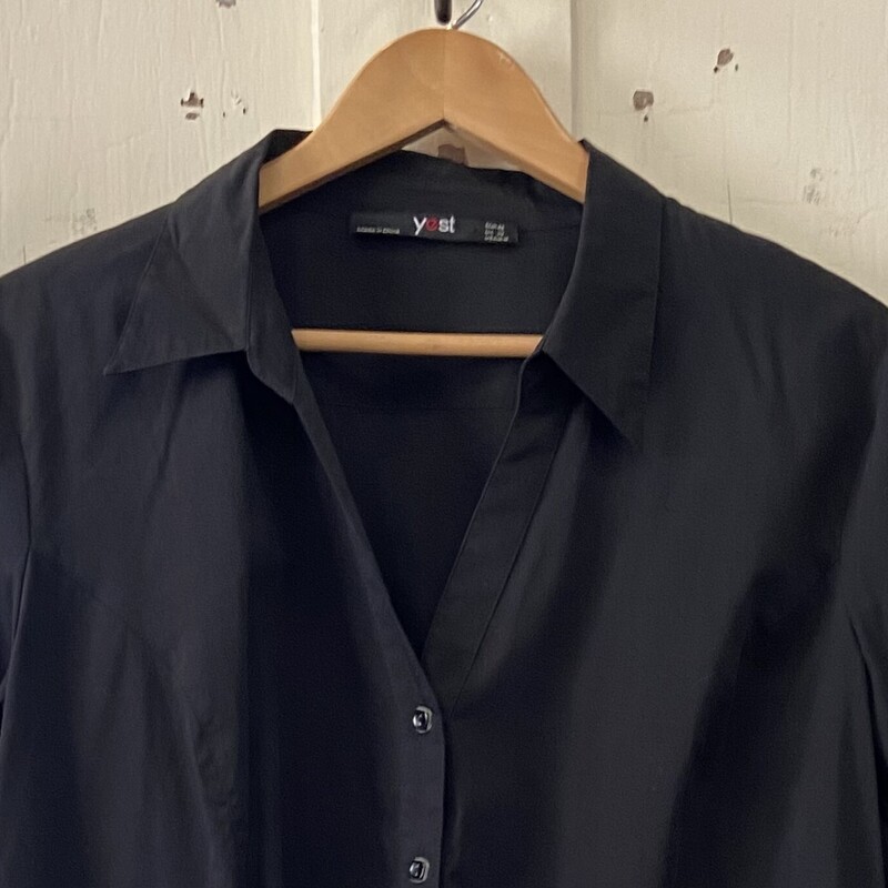 Blk Button Shirt<br />
Black<br />
Size: 1X R $59