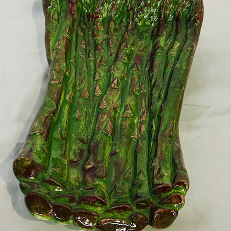 California Pottery Asparagus Tray
Green Brown Size: 6.5 x 11W