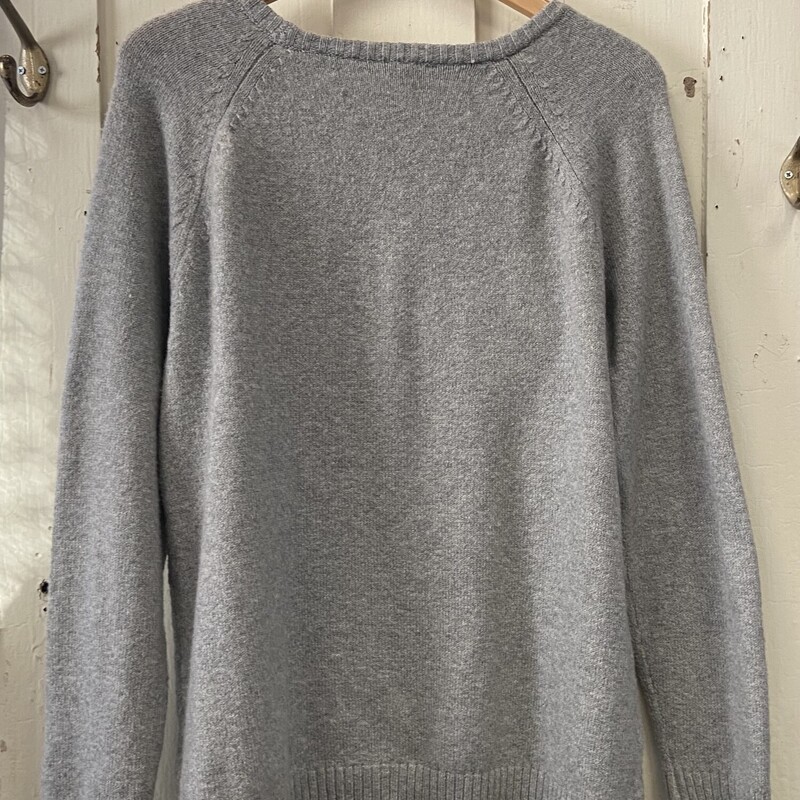 Gry Leoprd Heart Sweater<br />
Grey<br />
Size: Large