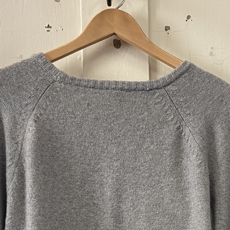 Gry Leoprd Heart Sweater<br />
Grey<br />
Size: Large