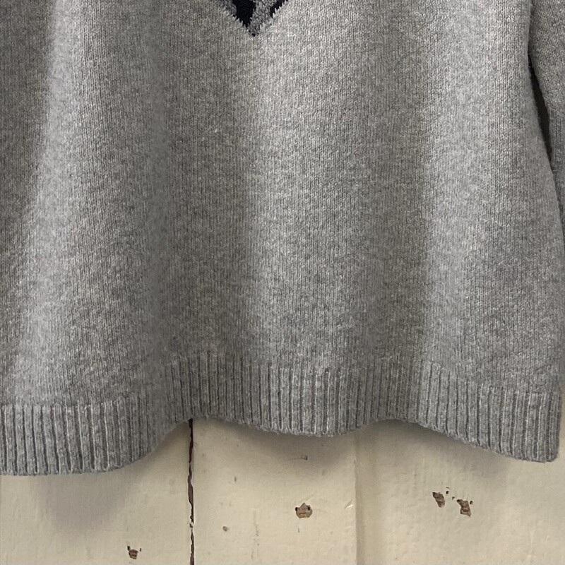 Gry Leoprd Heart Sweater<br />
Grey<br />
Size: Large