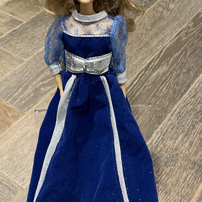 Barbie Doll, Multi, Size: 11 Inch
Blue velvet dress.