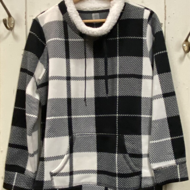 NWT Blk/Ivory Plaid Pllov