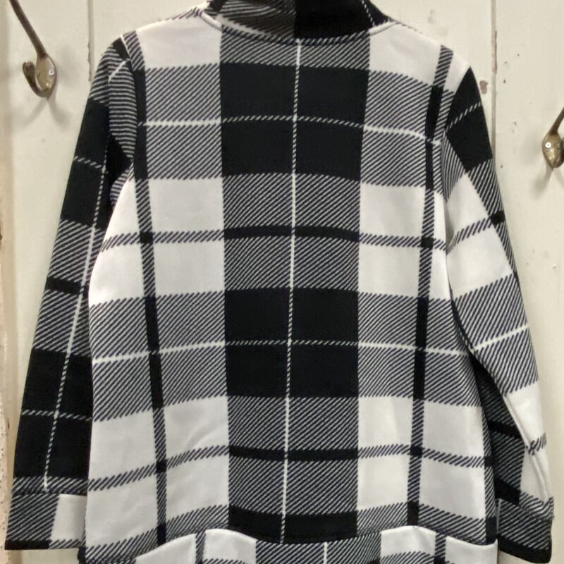 NWT Blk/Ivory Plaid Pllov<br />
Blk/Ivor<br />
Size: XL