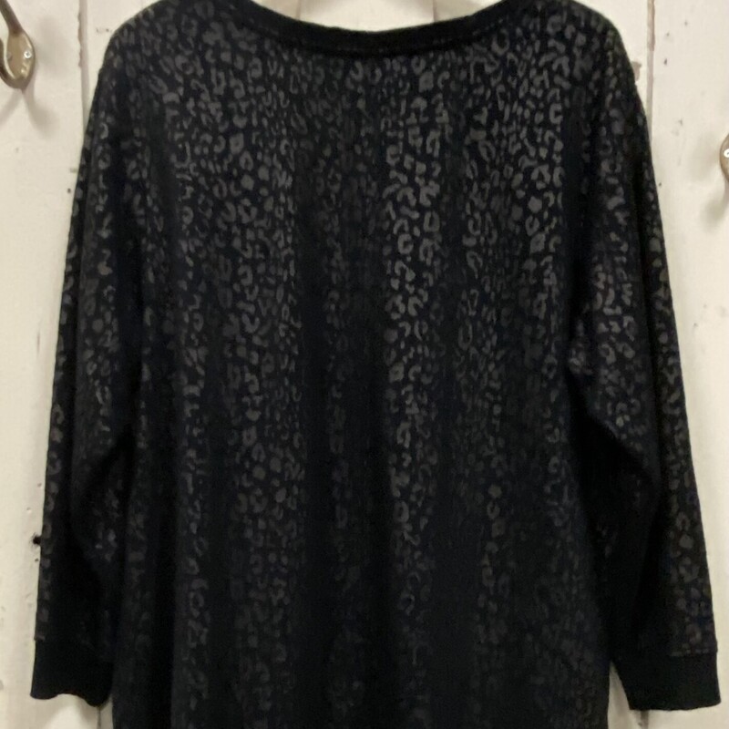 Blk Leopard Sweatshirt<br />
Black<br />
Size: 2X