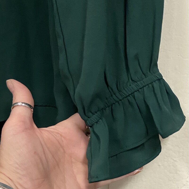 Green Ruffle Slve Blouse<br />
Green<br />
Size: XL