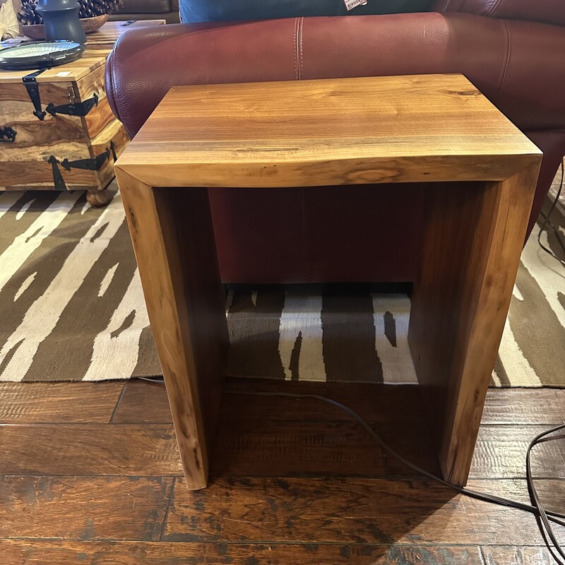 Waterfall Edge Side Table<br />
<br />
Size: 20Wx15Dx24T