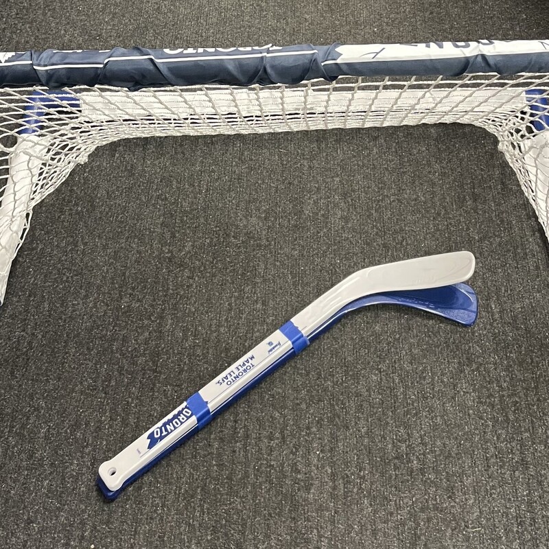 NHL Maple Leafs Mini Net Set, Blue, Size: Pre-owned
Includes 2 hockey stick