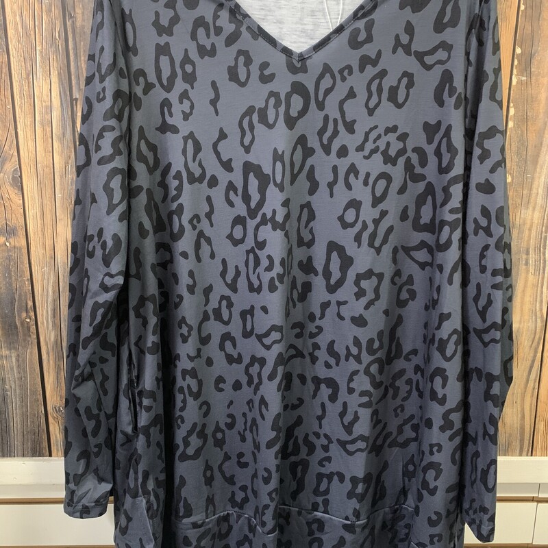 NWT Gray Leopard Print Sh, Size: XL