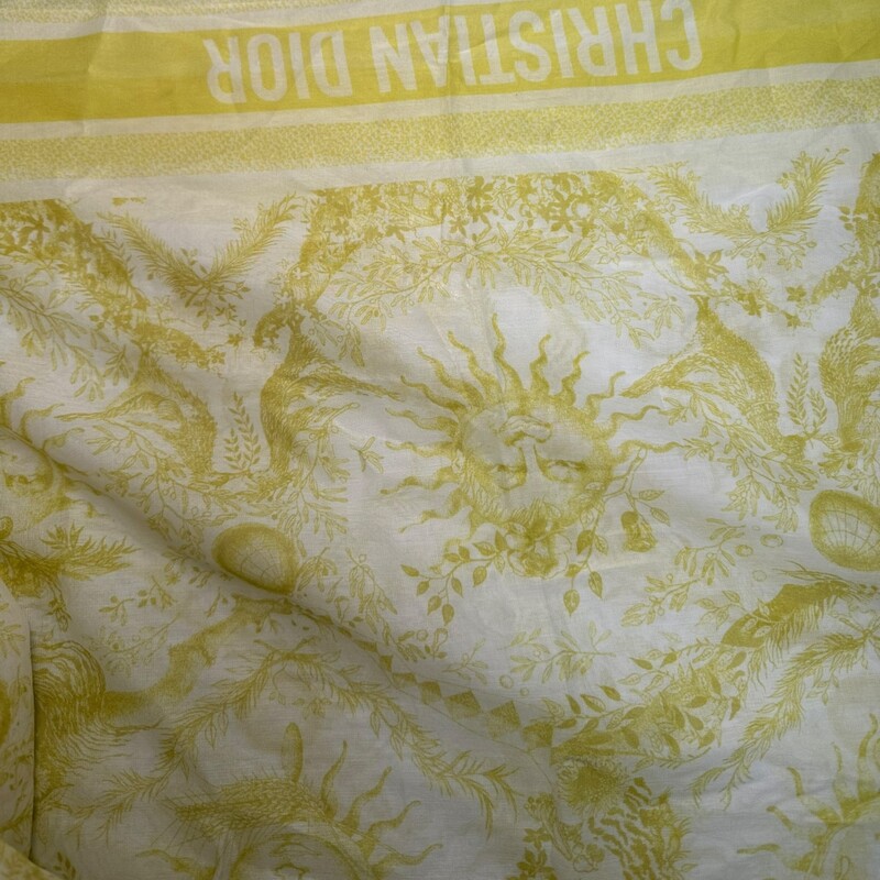 Christian Dior Toile De Jouy  Soleil Cotton Sarong

OneSize

In excellent condition.

does not come with original box or dust bag.