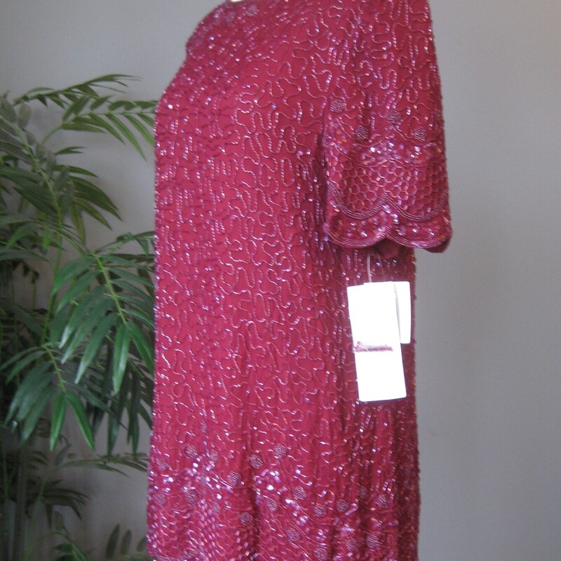 Vtg Brilliante Silk Beade, Burgundy, Size: XL<br />
Floor length Silk Beaded Gown in royal blue.  The dress was made in India.  The base is silk.<br />
It has a two piece look - both 'pieces' are fully beaded.<br />
The tunic look top layer has a pretty scalloped hem.<br />
Short Sleeves and moderate shoulders to support the substantial weight of the dress.<br />
Kick vent in the back measures 18<br />
Center back zipper<br />
Brand: Brilliante<br />
<br />
marked size XL<br />
Flat measurements:<br />
shoulder to shoulder: 16.5<br />
armpit to armpit: 22<br />
waist: 21.5<br />
hip: 21.5<br />
length: 55<br />
slit in the back is 17 long<br />
Excellent vintage condition!<br />
Thanks for looking<br />
#76096