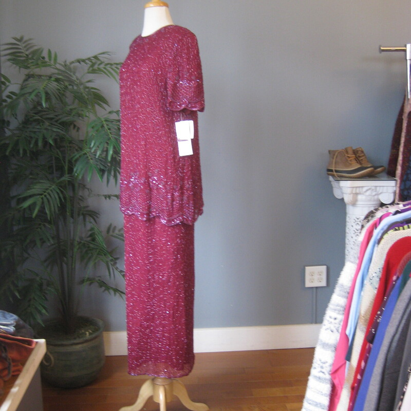 Vtg Brilliante Silk Beade, Burgundy, Size: XL<br />
Floor length Silk Beaded Gown in royal blue.  The dress was made in India.  The base is silk.<br />
It has a two piece look - both 'pieces' are fully beaded.<br />
The tunic look top layer has a pretty scalloped hem.<br />
Short Sleeves and moderate shoulders to support the substantial weight of the dress.<br />
Kick vent in the back measures 18<br />
Center back zipper<br />
Brand: Brilliante<br />
<br />
marked size XL<br />
Flat measurements:<br />
shoulder to shoulder: 16.5<br />
armpit to armpit: 22<br />
waist: 21.5<br />
hip: 21.5<br />
length: 55<br />
slit in the back is 17 long<br />
Excellent vintage condition!<br />
Thanks for looking<br />
#76096