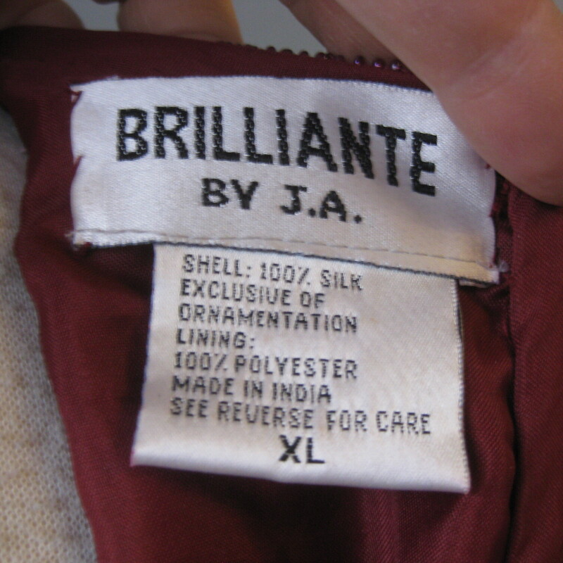 Vtg Brilliante Silk Beade, Burgundy, Size: XL
Floor length Silk Beaded Gown in royal blue.  The dress was made in India.  The base is silk.
It has a two piece look - both 'pieces' are fully beaded.
The tunic look top layer has a pretty scalloped hem.
Short Sleeves and moderate shoulders to support the substantial weight of the dress.
Kick vent in the back measures 18
Center back zipper
Brand: Brilliante

marked size XL
Flat measurements:
shoulder to shoulder: 16.5
armpit to armpit: 22
waist: 21.5
hip: 21.5
length: 55
slit in the back is 17 long
Excellent vintage condition!
Thanks for looking
#76096