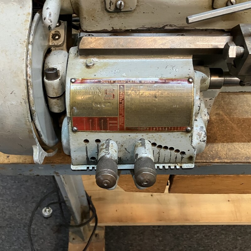 Metal Lathe, South Bend<br />
<br />
South Bend machine lathe<br />
<br />
Includes: lathe, 4-jaw and 3-jaw chucks, 9 inch faceplate, steady rest, bench with wheels, and lots of tooling!