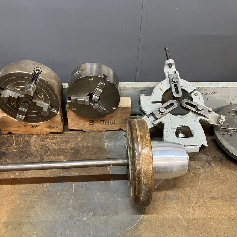 Metal Lathe, South Bend<br />
<br />
South Bend machine lathe<br />
<br />
Includes: lathe, 4-jaw and 3-jaw chucks, 9 inch faceplate, steady rest, bench with wheels, and lots of tooling!