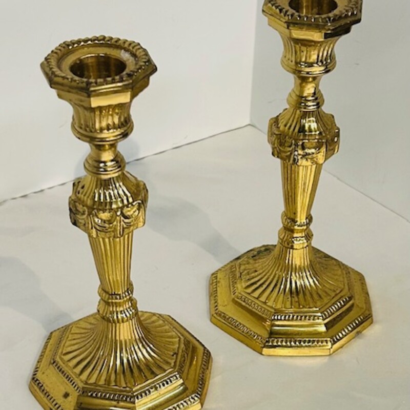 Set of 2 Vintage Brass Candlesticks
Gold
Size: 3.5x7H