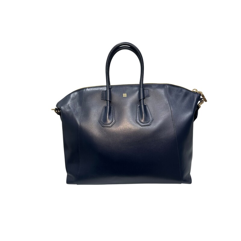 Givenchy Antigona Sports Navy  Medium

Factory Code:
EFE0212
Dimensions:
16 L X  13 H

Excellent condition.  New With Tags


Comes with original dust bag and box.