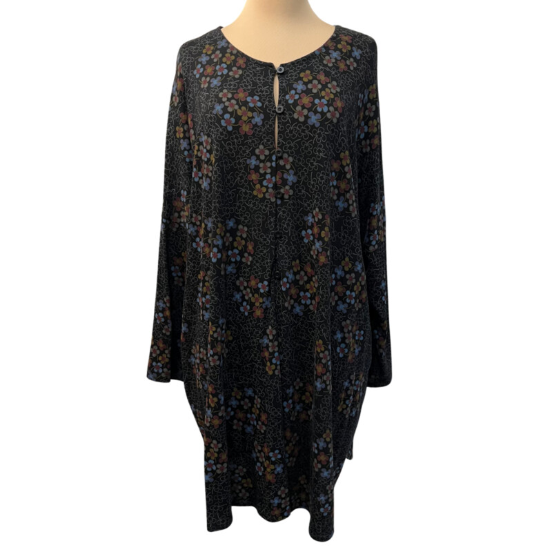 Gudrun Sjödén Tunic<br />
Floral Print<br />
Organic Cotton Blend<br />
Colors: Black, Blue, Burgandy, and Olive<br />
Size: 1X