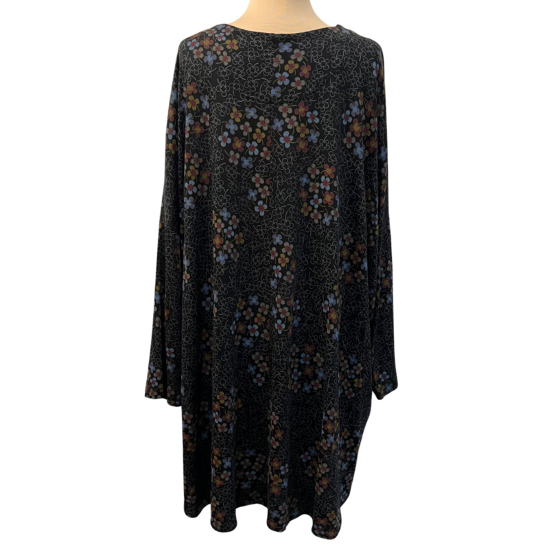 Gudrun Sjödén Tunic<br />
Floral Print<br />
Organic Cotton Blend<br />
Colors: Black, Blue, Burgandy, and Olive<br />
Size: 1X