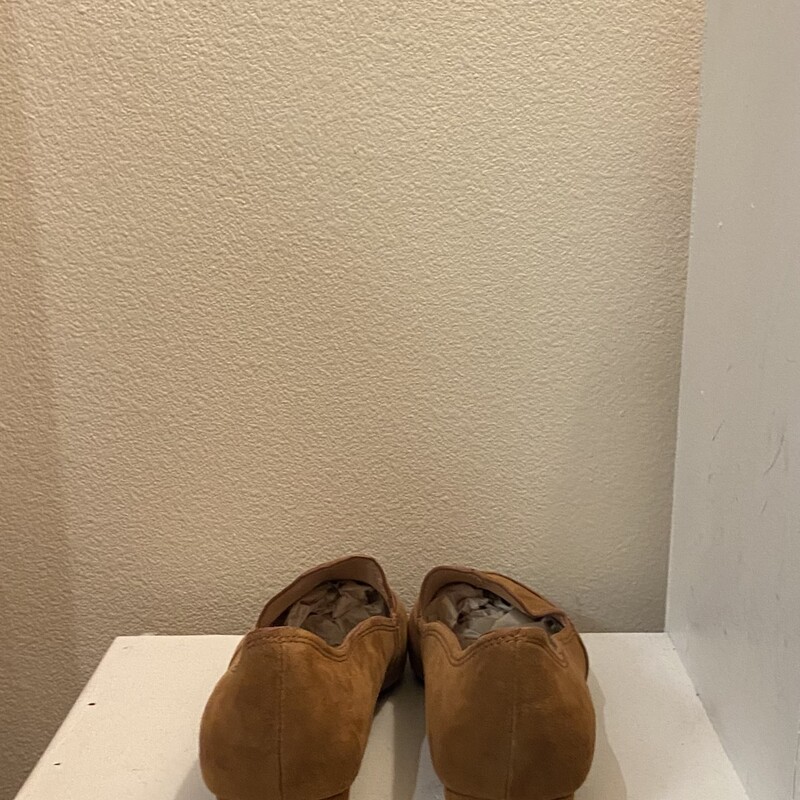 NEW Cam Suede Loafer<br />
Camel<br />
Size: 8 R $198