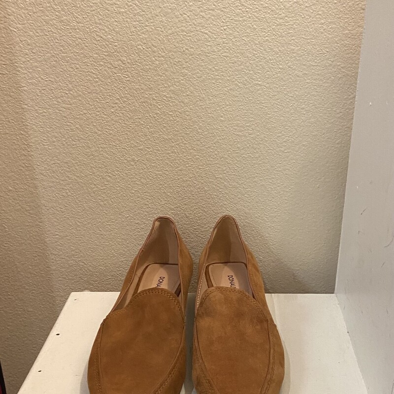 NEW Cam Suede Loafer<br />
Camel<br />
Size: 8 R $198