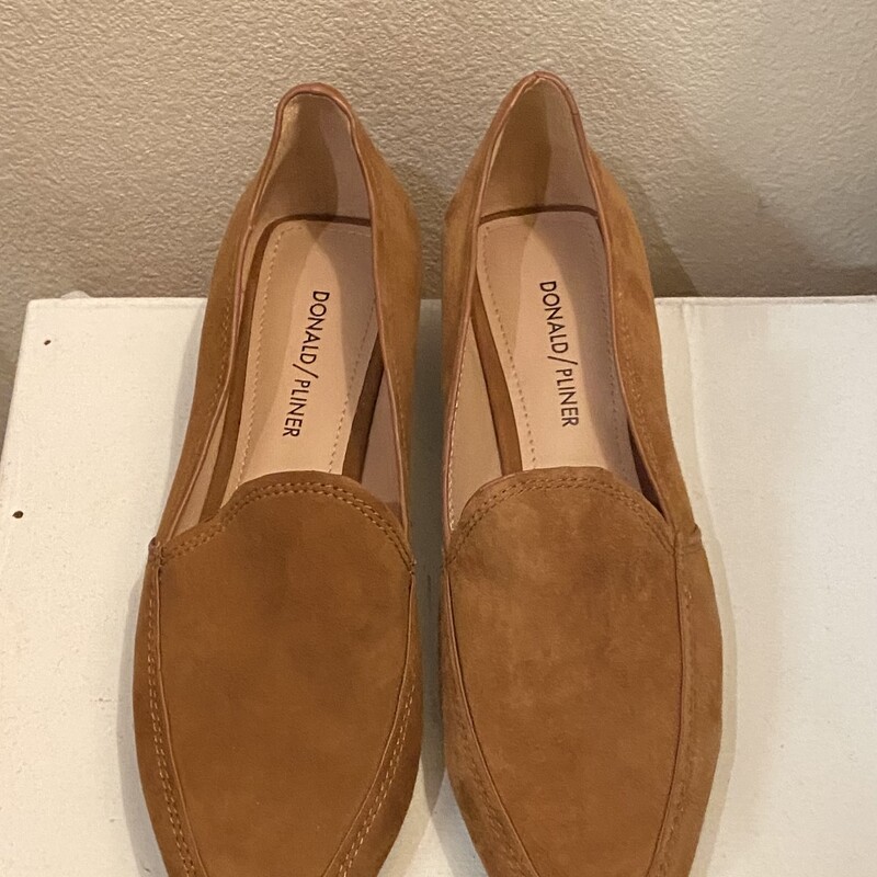 NEW Cam Suede Loafer<br />
Camel<br />
Size: 8 R $198