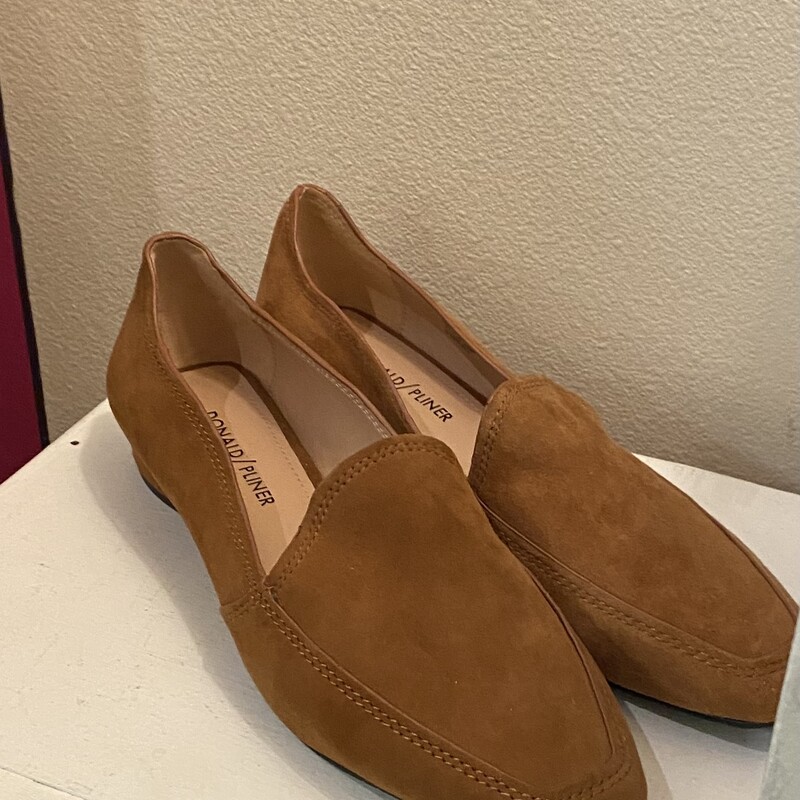 NEW Cam Suede Loafer<br />
Camel<br />
Size: 8 R $198