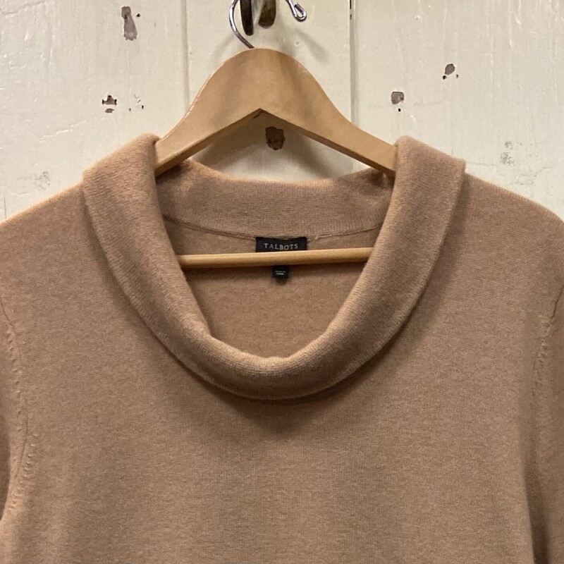 Cam Cashmere Sweater<br />
Camel<br />
Size: XL