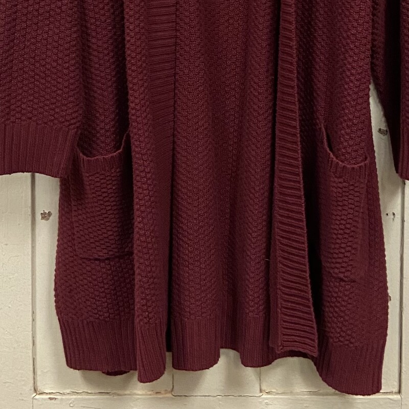 Mar Cable OS Cardigan<br />
Maroon<br />
Size: 2X