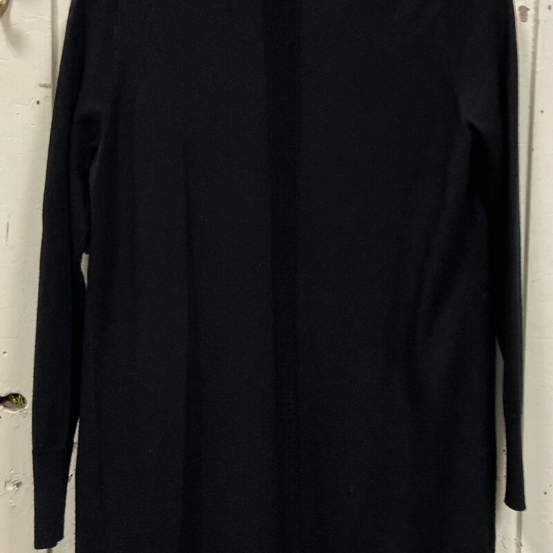 Bk 100% M Wool Cardigan<br />
Black<br />
Size: XS