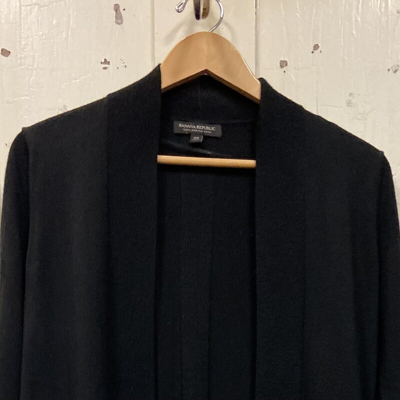 Bk 100% M Wool Cardigan<br />
Black<br />
Size: XS