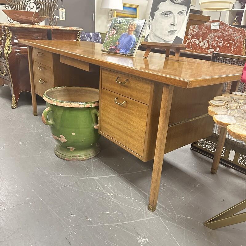 Vintage Mid Century Harvey Probber Desk, Walnut with Brass Accents/Drawer Pulls. In great condition for its age. Has 5-Drawers. Heavy piece!
Size: 78x30x30