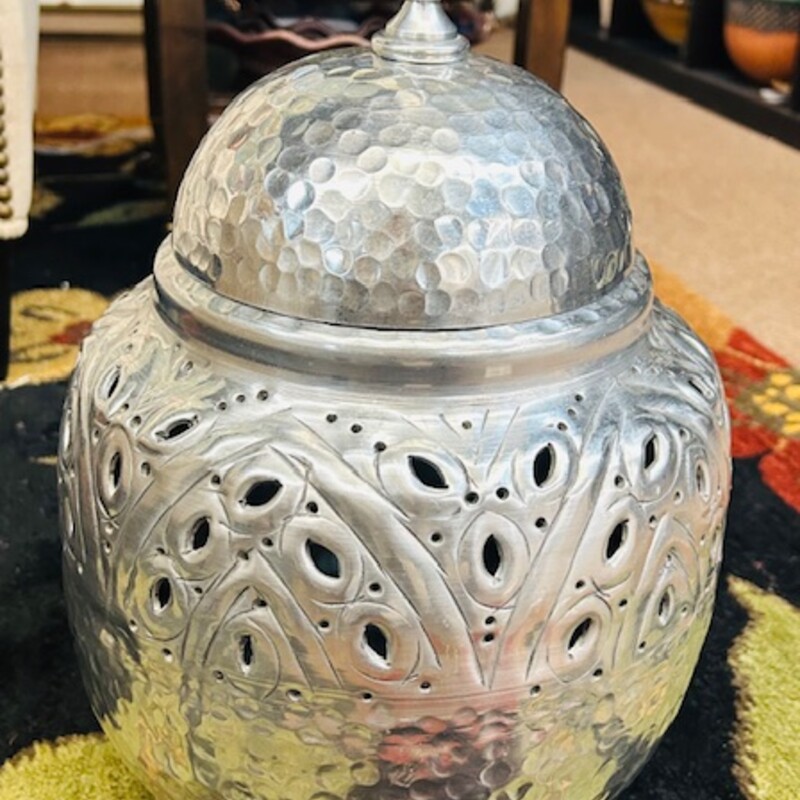 Hammered Indian Cutout Metal Urn with Lid
Silver Size: 10 x 14.5H