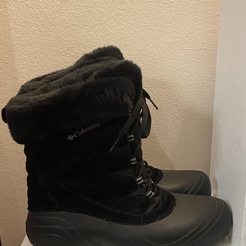 Blk Suede Winter Boots<br />
Black<br />
Size: 10