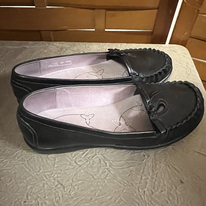 Black Clarks, Size: 9