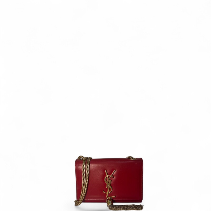 YSL Kate Tassel Red Crossbody

Date Code:326076 496395

Dimensions:
6.5in x 5in x 1.5in

In good condition. Light scratching to the leather and to the corners. Light wear to the interior.

Comes with original dust bag. No box.