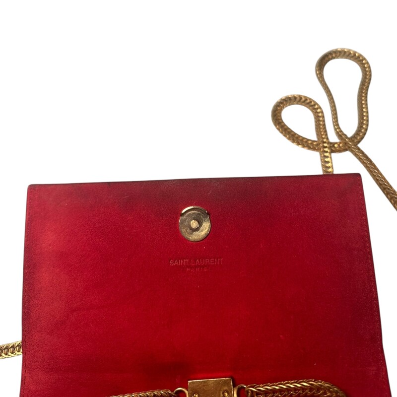 YSL Kate Tassel Red Crossbody

Date Code:326076 496395

Dimensions:
6.5in x 5in x 1.5in

In good condition. Light scratching to the leather and to the corners. Light wear to the interior.

Comes with original dust bag. No box.