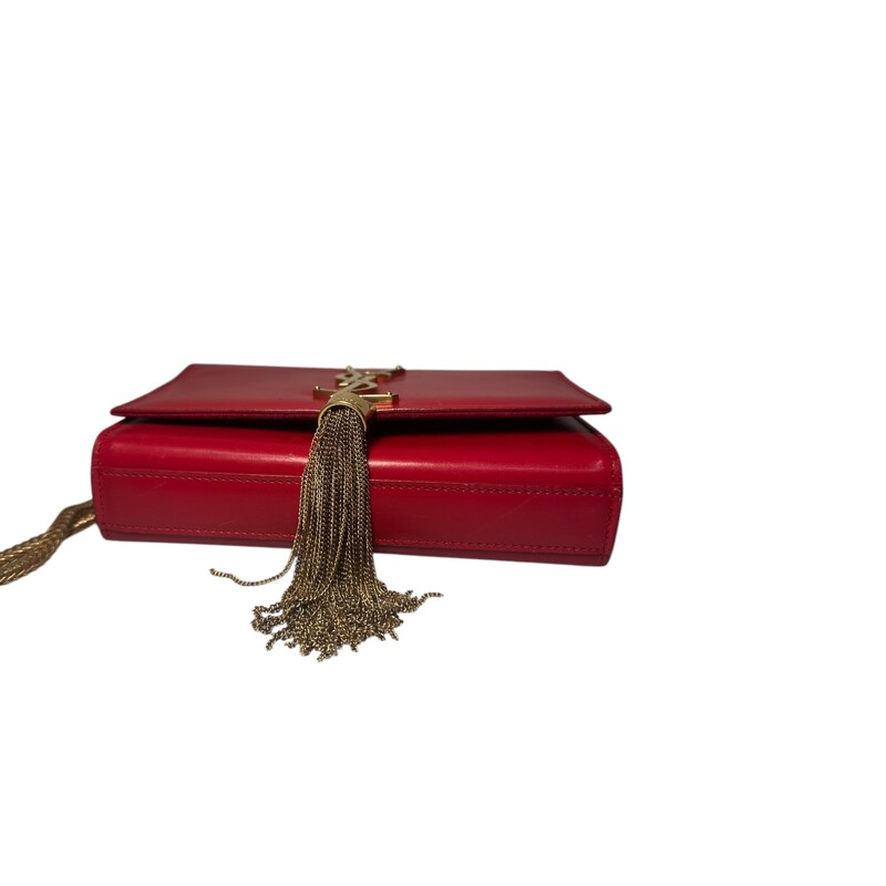 YSL Kate Tassel Red Crossbody<br />
<br />
Date Code:326076 496395<br />
<br />
Dimensions:<br />
6.5in x 5in x 1.5in<br />
<br />
In good condition. Light scratching to the leather and to the corners. Light wear to the interior.<br />
<br />
Comes with original dust bag. No box.