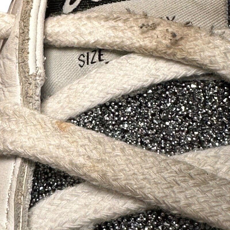 Golden Goose Glitter Limited Edition<br />
<br />
Size 41<br />
<br />
In excellent contion. Light scuff un the interior.<br />
<br />
Does not come with the original dust bag or box.