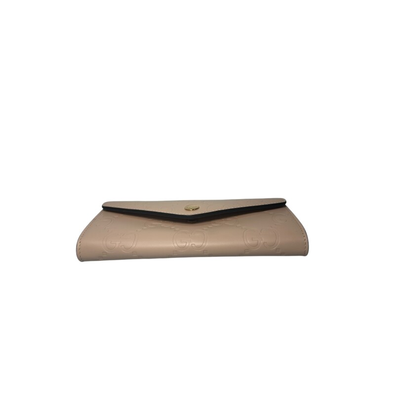 Gucci GG Contiental Cream Wallet<br />
<br />
Style Code: 772791 525040<br />
<br />
Dimensions:<br />
7.5W x 3.9H x 1.4D<br />
<br />
In excellent condition. Light scratching to the button closure.<br />
<br />
Comes with original dust bag and box.