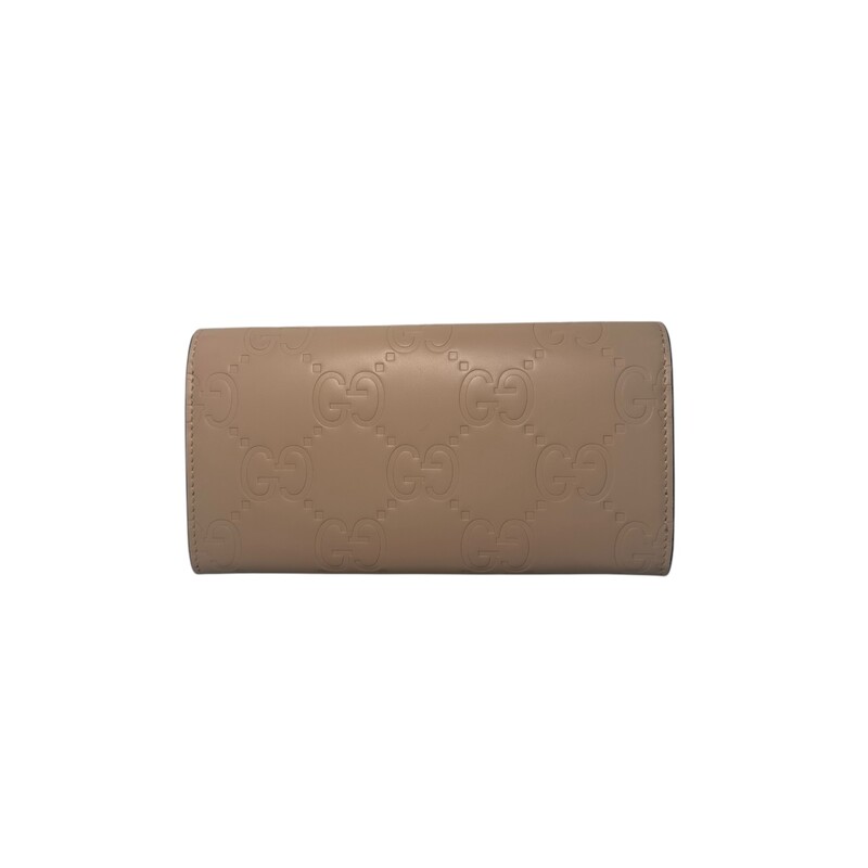 Gucci GG Contiental Cream Wallet

Style Code: 772791 525040

Dimensions:
7.5W x 3.9H x 1.4D

In excellent condition. Light scratching to the button closure.

Comes with original dust bag and box.