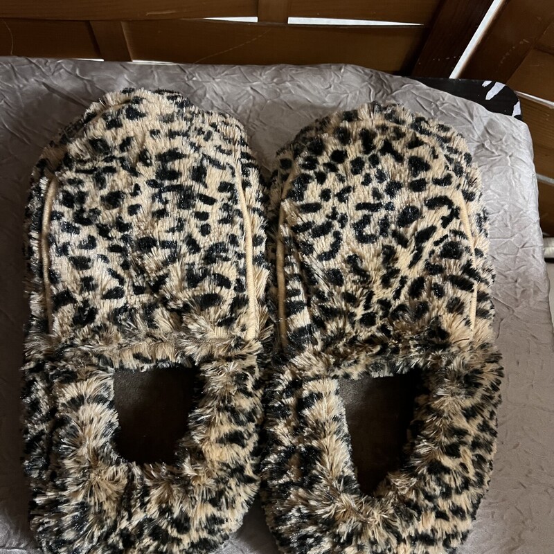 NWT Microwavable Slippers, Size: 9-10