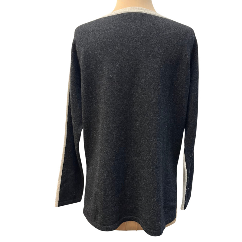 Vince Cashmere Sweater<br />
Color Block Detail<br />
Colors: Oat and Charcoal<br />
Size: XS